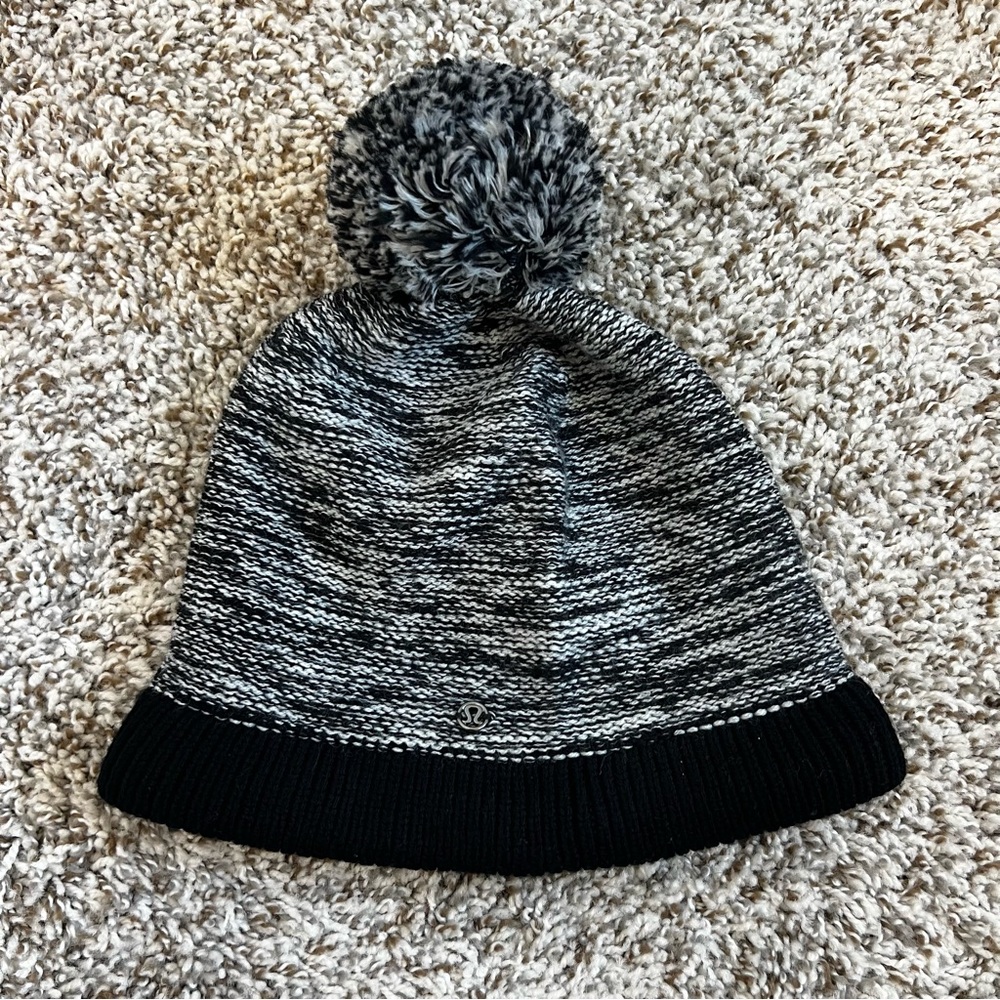 Lululemon Post Practice Party Toque Wool Pom Pom Beanie